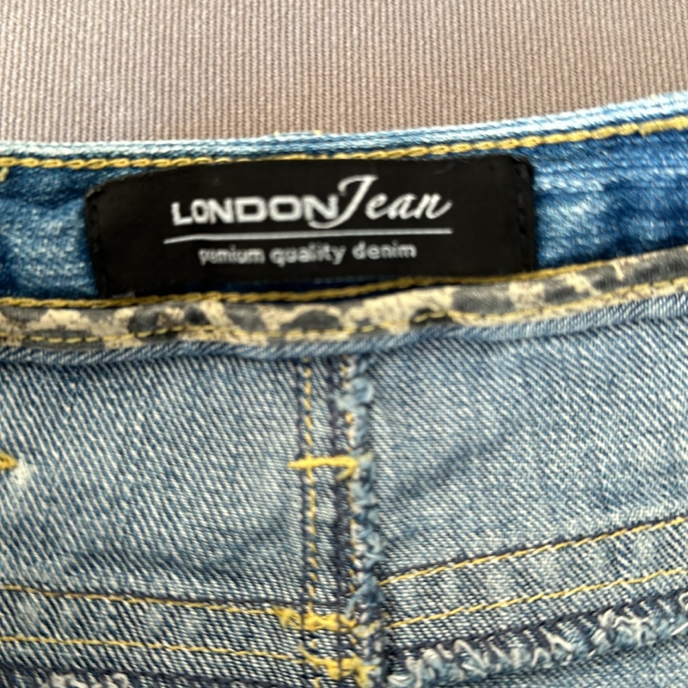 Y2K London Jean denim skirt front and back pockets size 4 light blue wash. - Picture 4 of 7